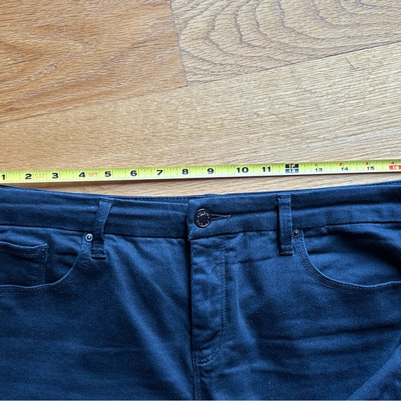 Chico’s So Slimming Girlfriend black embroidered ankle jeans - EUC - Picture 4 of 6